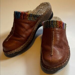 Cozy Brown Leather Mules with Multicolor Knit Trim
